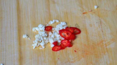 фаршированные шампиньоны с помидорами в духовке