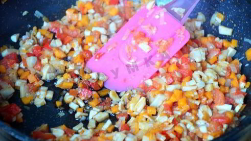 фаршированные шампиньоны с помидорами в духовке