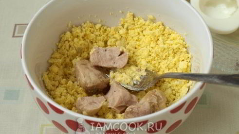 яйца, фаршированные печенью трески