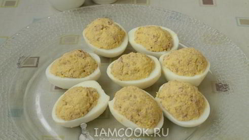 яйца, фаршированные печенью трески