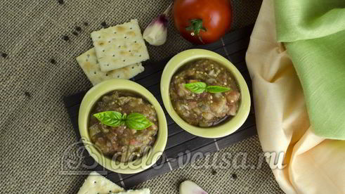 икра из баклажанов со свежими помидорами