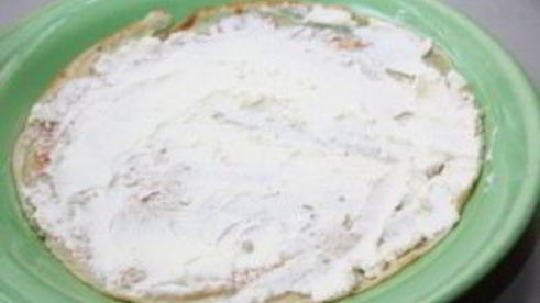 канапе из блинов на шпажках