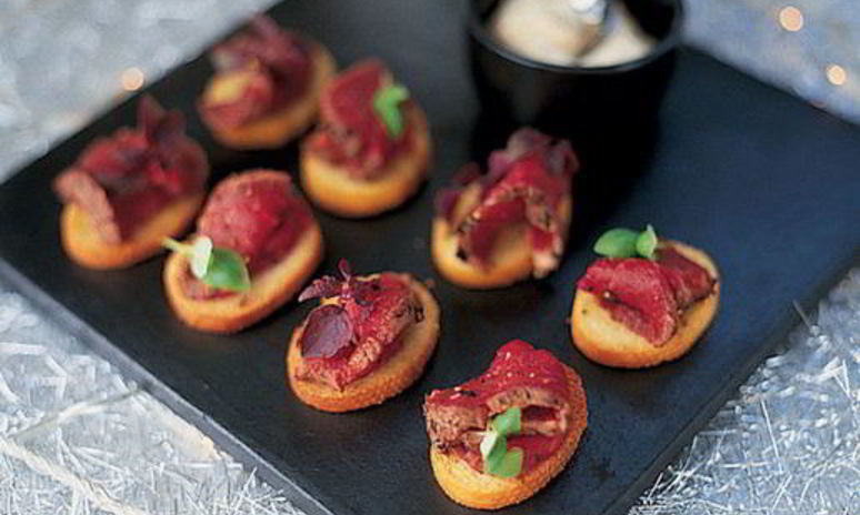 Рецепт канапе из говядины с хреном