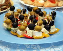 Канапе на шпажках