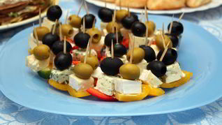 Канапе на шпажках