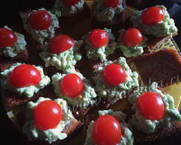 Канапе с авокадо