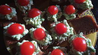 Канапе с авокадо