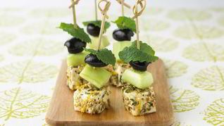 Канапе с оливками и мятой