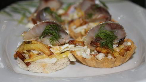 канапе с сельдью