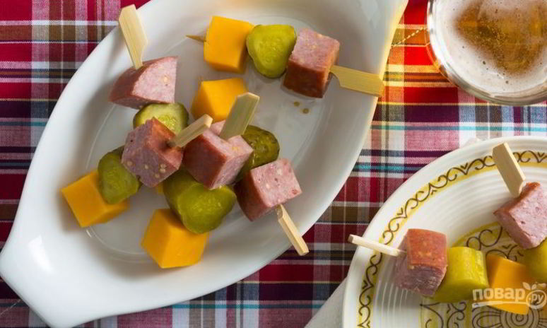 Рецепт канапе с сыром и колбаской