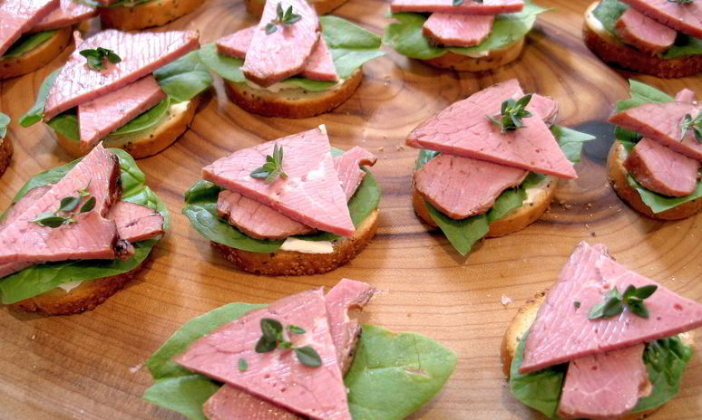 Рецепт канапе с ветчиной и шпинатом