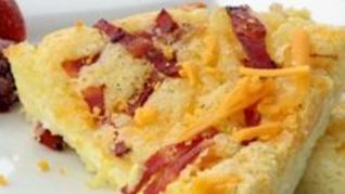 Быстрый пирог-омлет с беконом