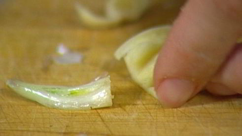 фриттата с пастой и красным песто