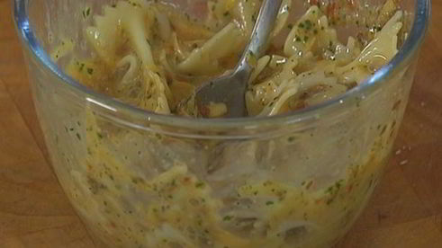 фриттата с пастой и красным песто