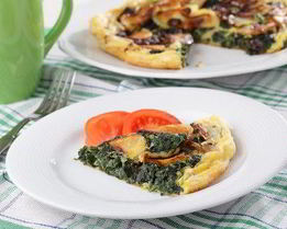 Фриттата со шпинатом, луком и картофелем