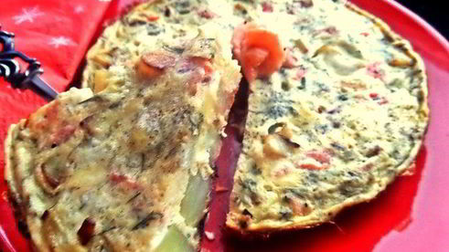 испанский картофельный омлет с рыбкой