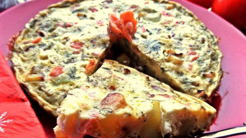 испанский картофельный омлет с рыбкой