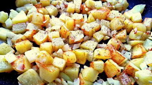 испанский картофельный омлет с рыбкой