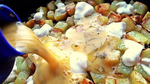 испанский картофельный омлет с рыбкой