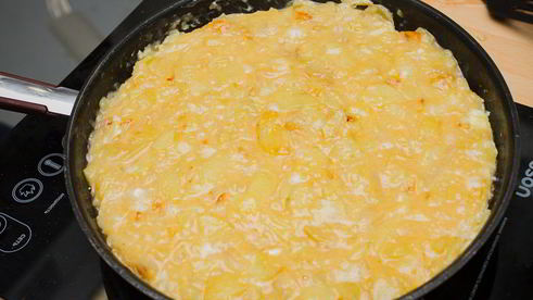 картофельно-луковый омлет