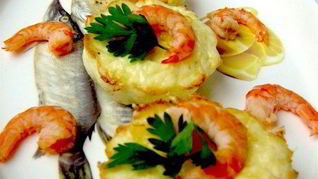 Мини-фриттата с креветками и пармезаном