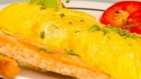 омлет с авокадо