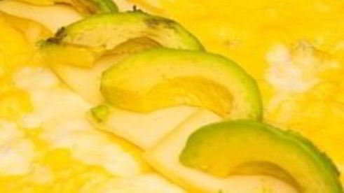 омлет с авокадо