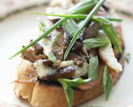 Омлет с грибами и куриной печенкой