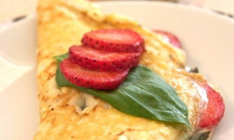 Рецепт омлета с клубникой