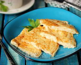 Омлет с молоком на сковороде