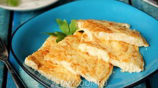 Омлет с молоком на сковороде