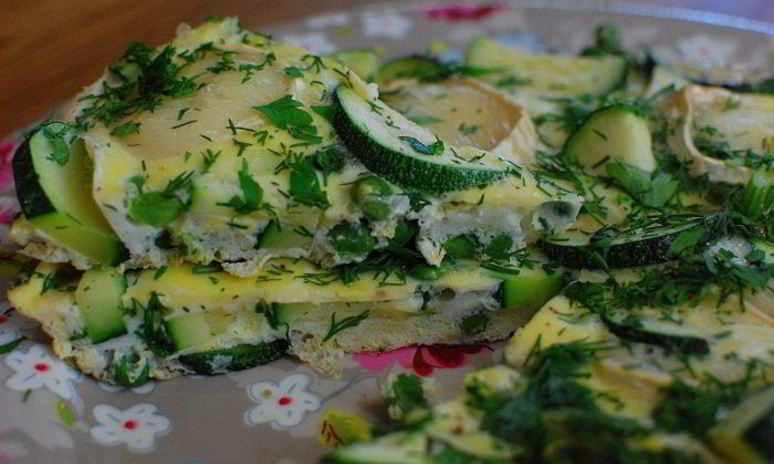 Рецепт омлета с цукини и зеленым горошком