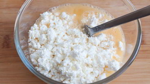 омлет с творогом и зеленым луком