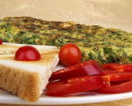 Печеный омлет с грюйером и шнитт-луком