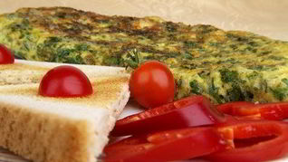 Печеный омлет с грюйером и шнитт-луком