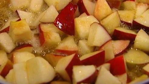 сладкий омлет со сметаной и яблоками