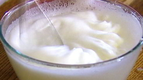 сладкий омлет со сметаной и яблоками