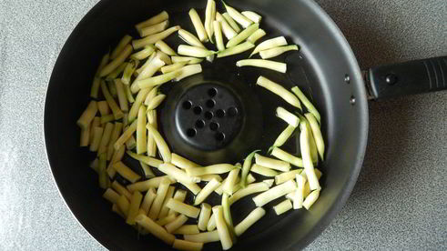 творожный омлет с зеленью и овощами