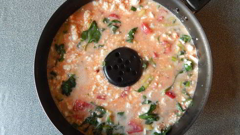 творожный омлет с зеленью и овощами