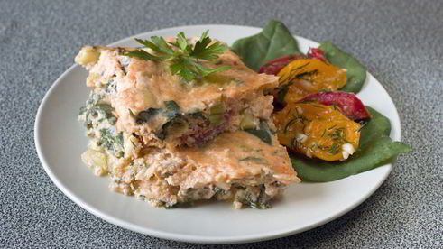 творожный омлет с зеленью и овощами