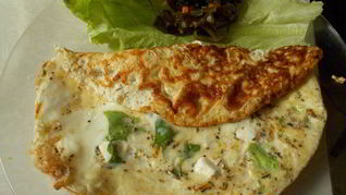 Воздушный омлет с брынзой