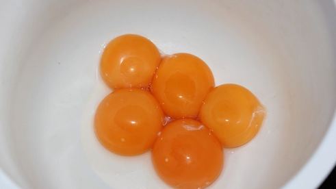 взбитый омлет с сыром и зеленью