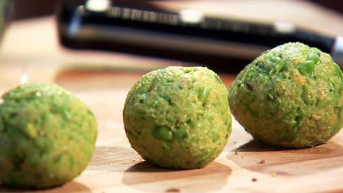 паштет и фалафель из зеленого горошка