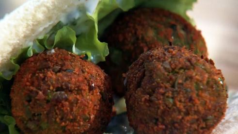 паштет и фалафель из зеленого горошка