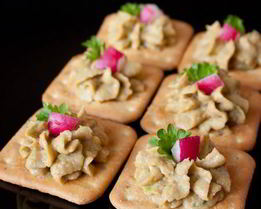 Паштет из авокадо и копченой рыбы