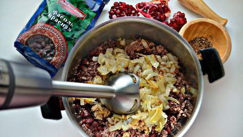 паштет из красной фасоли с гранатом