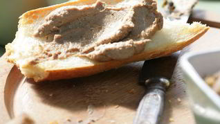 Паштет из куриной печени с яйцами и морковью