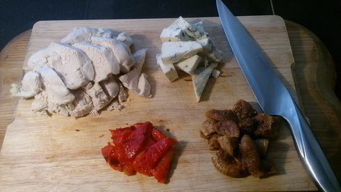 паштет из курицы с голубым сыром, инжиром и орехами