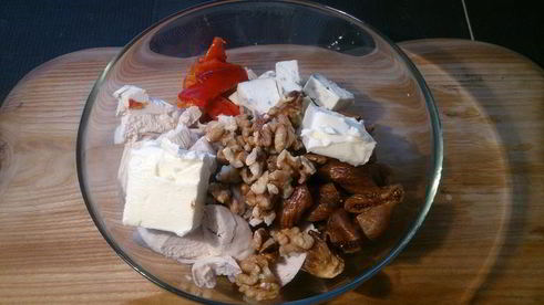 паштет из курицы с голубым сыром, инжиром и орехами