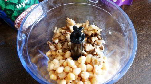 паштет из нута с вешенками и грецкими орехами